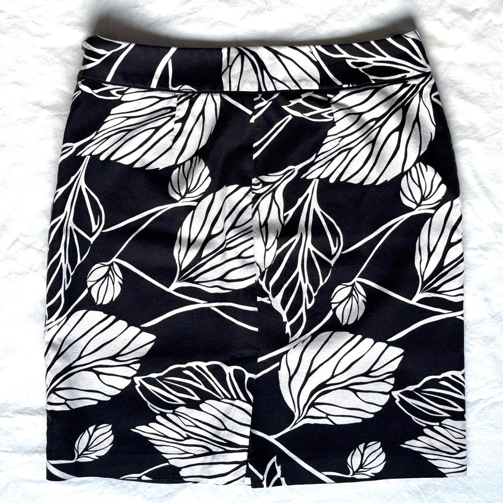 Ann Taylor LOFT Pencil Skirt Floral Print Silk Career Black White Sz 8 Tropical